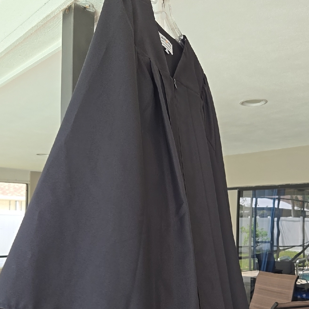 Graduation Black Full-Length Robe & Cap - Picture 6 of 10